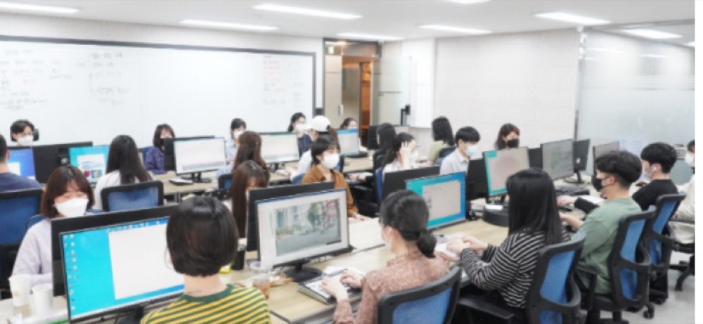 팀벨 데이터 작업 시설 — 전문 인력이 작업하는 대규모 작업장